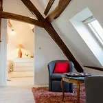 Sweet Apartment *